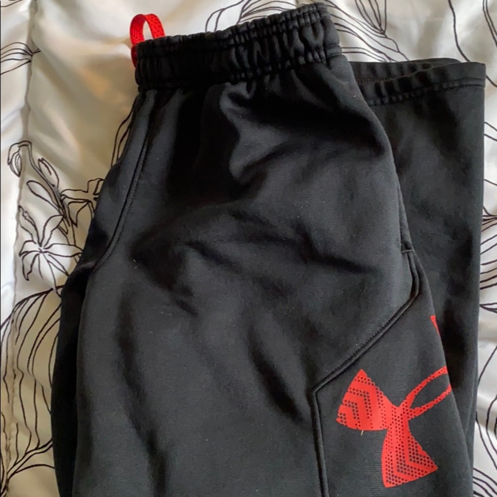 UA youth sweatpants size L